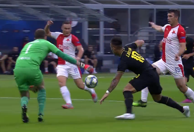  尤文图斯防线送礼不断遭弱旅逼平丢榜首  